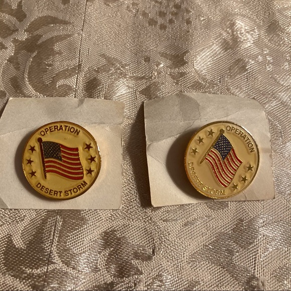 Vintage Jewelry - ❄️ 5 for $25 Two Flag Pins  Operation Desert Storm